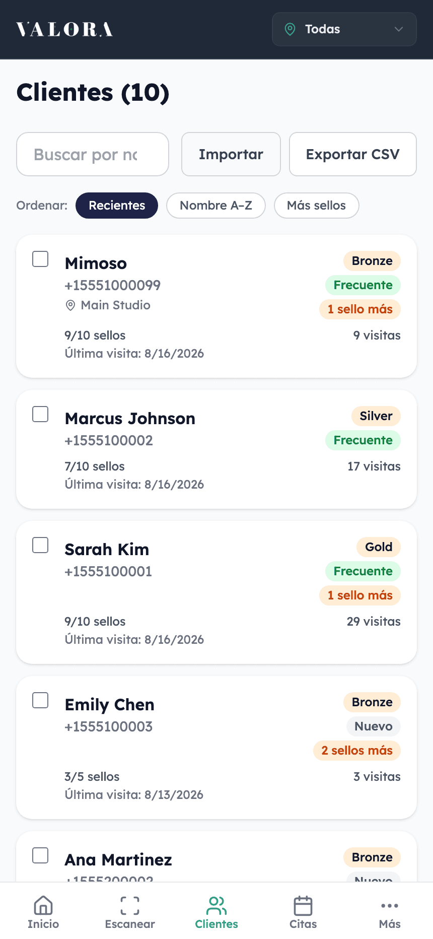 Lista de clientes de Valora mostrando niveles, sellos acumulados y quién tiene una recompensa lista
